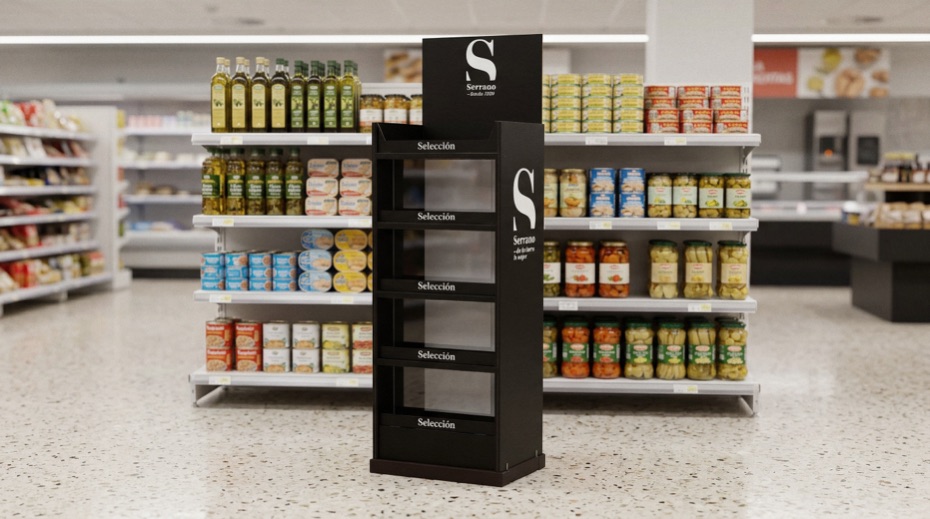 Expositor de cartón para conservas de suelo junto a un lineal de supermercado