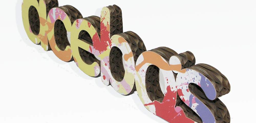 letras grandes en cartón