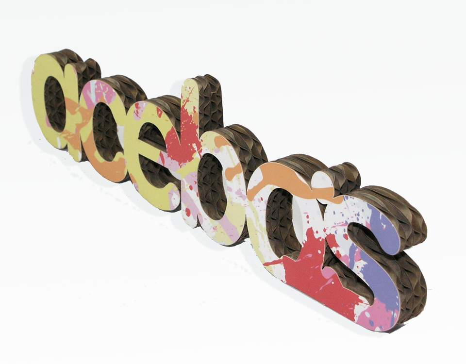 letras grandes en cartón