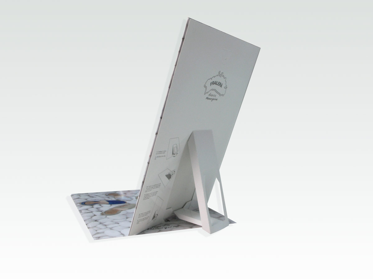 Display expositor pegado en cartón ondulado, plastificado. 288 x 215 x 2 mm.
