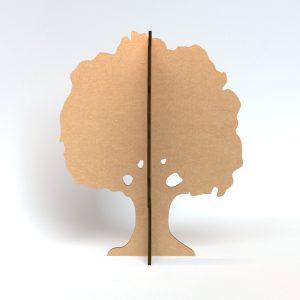Tótem con forma de árbol de cartón