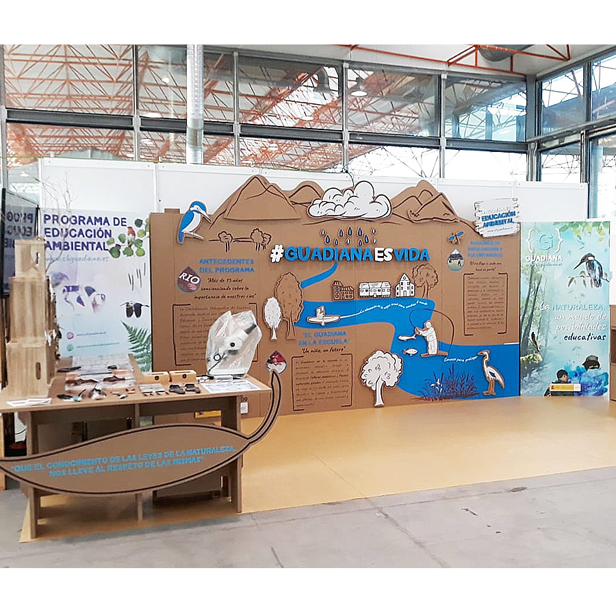 Stand de cartón reciclado