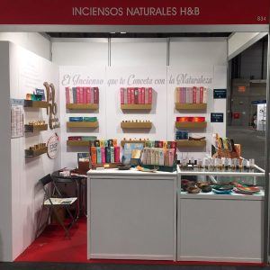 STAND económico de cartón