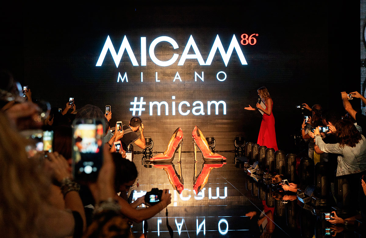 Muebles de cartón en la Feria Internacional MICAM de Milán